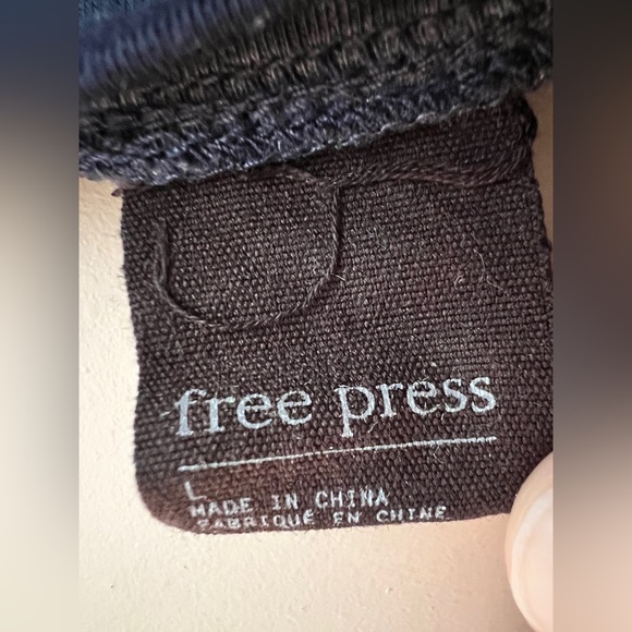 Free Press Navy Blue Tee Size Large - Picture 8 of 10